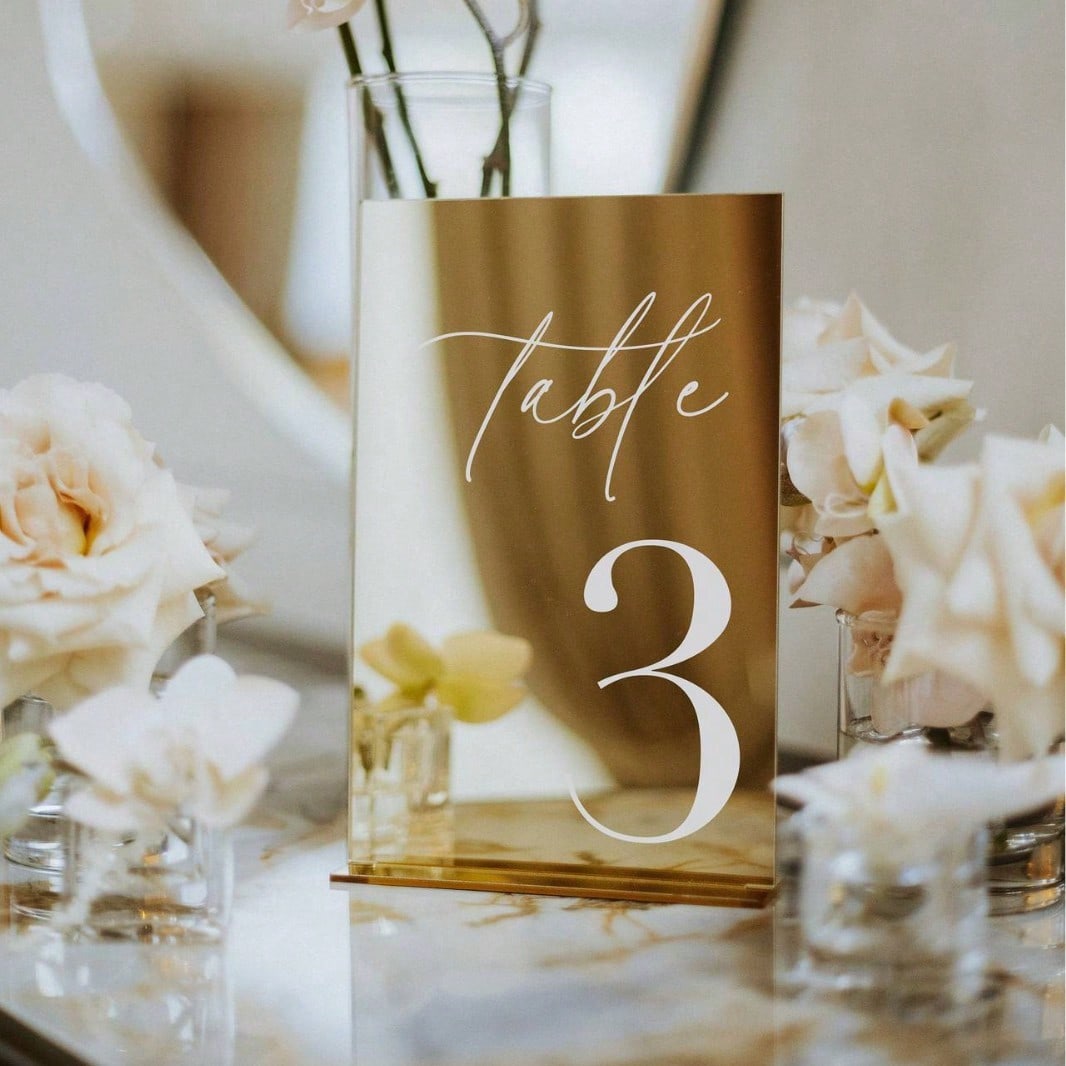 Table Number Gold - Goldene Acryl-Spiegel-Tischnummern, 12*18CM Hochzeitstischnummern mit Ständern,